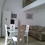 Corte Regina Isabella 아파트 *